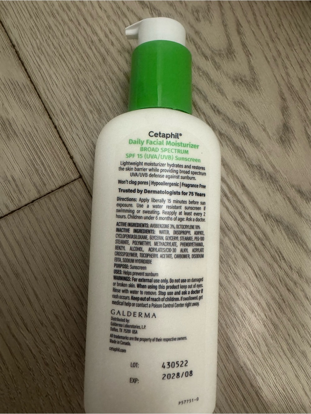 Cetaphil OIL FREE Daily Facial Moisturizer SPF 15 - Picture 5 of 8